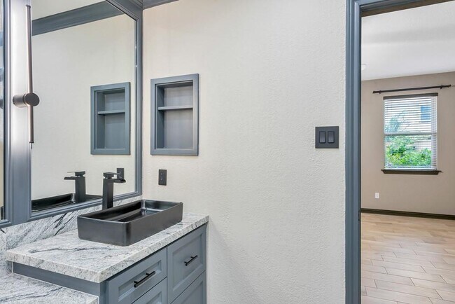 Building Photo - 18 N Star Ridge Cir