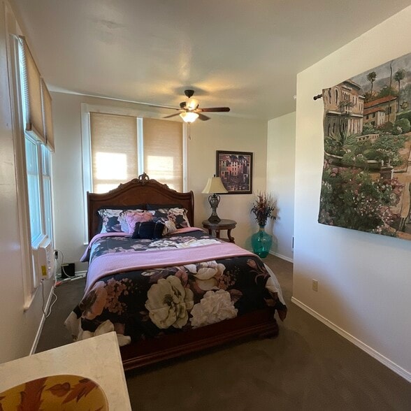 Large bedroom Queen bed - 155 Townsend St