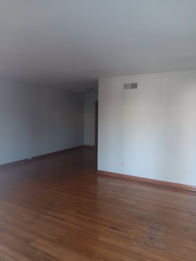 Building Photo - 824 Maury St