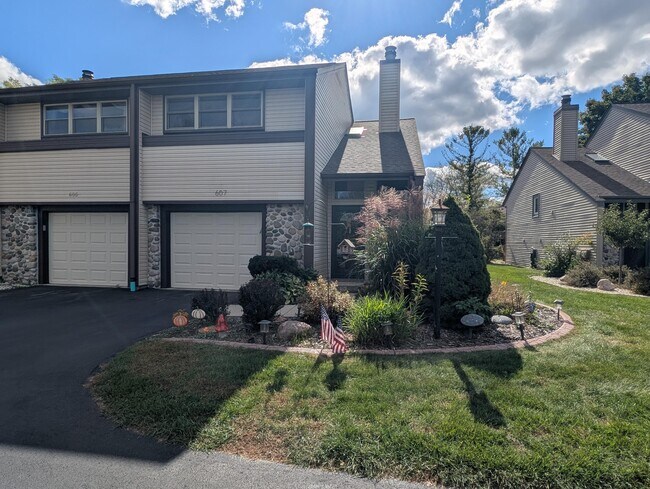 Primary Photo - 607 Tamarack Dr W