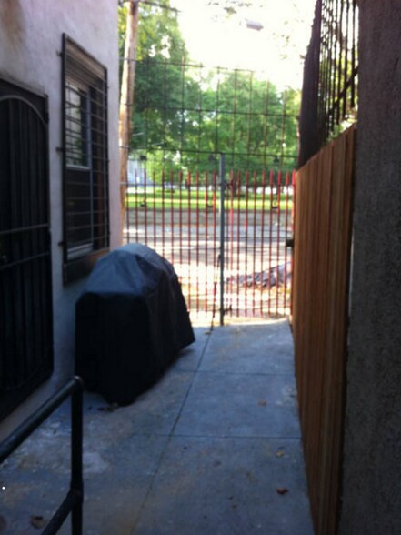 Patio - 2021 W Girard Ave