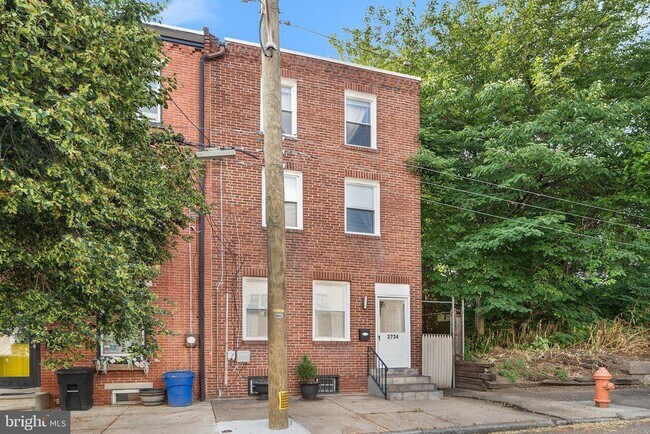 Building Photo - 2734 Edgemont St