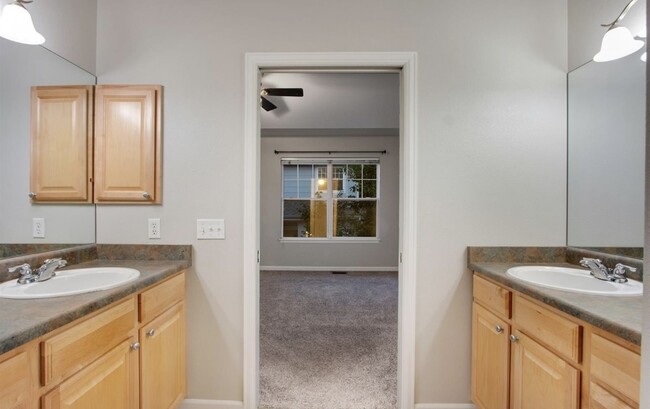 Building Photo - 3331 Apple Blossom Ln
