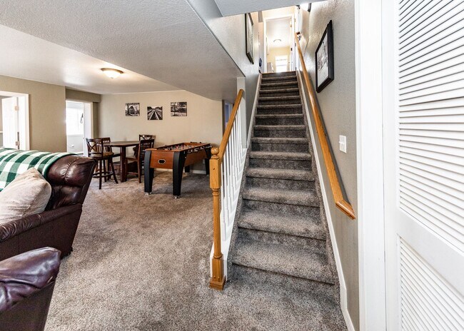 Building Photo - Fabulous 6 bedroom + office D20 Home with ...