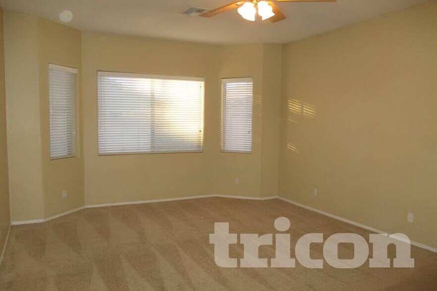 Building Photo - 7251 W Paradise Ln