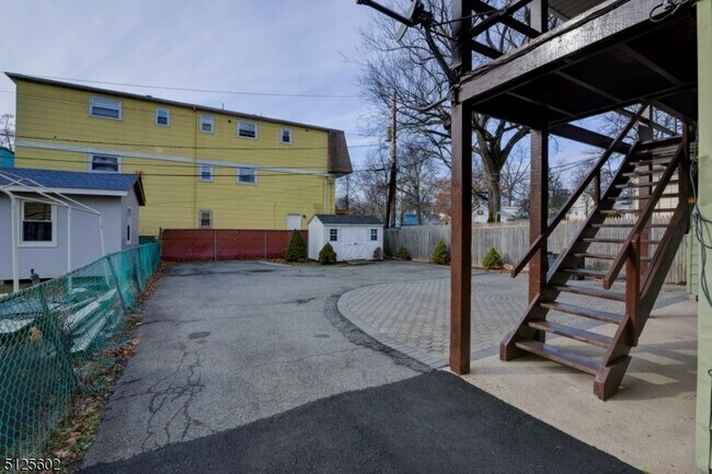 Building Photo - 295 N Park St