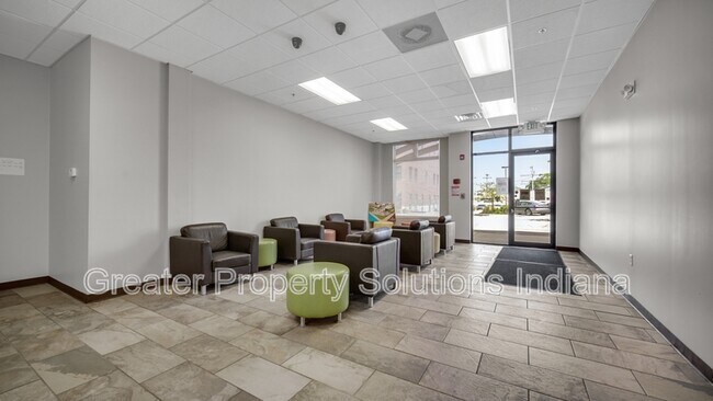 Building Photo - 60 University Dr