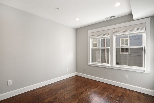 Building Photo - 5 Atwood Sq
