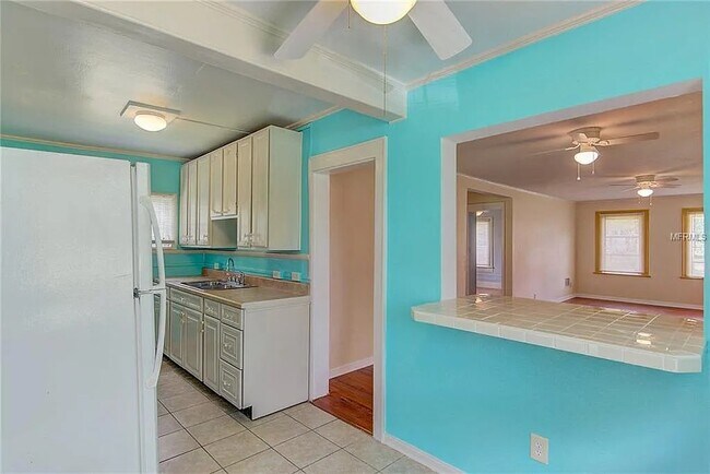 Building Photo - 408 3rd Ave E