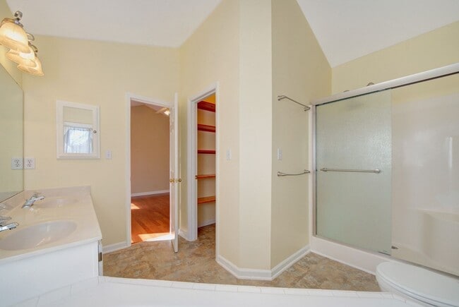 Building Photo - Bright + Spacious 4 Bedroom Home w/ Walkout Basement in Chestnut Bluffs of Woodcroft!