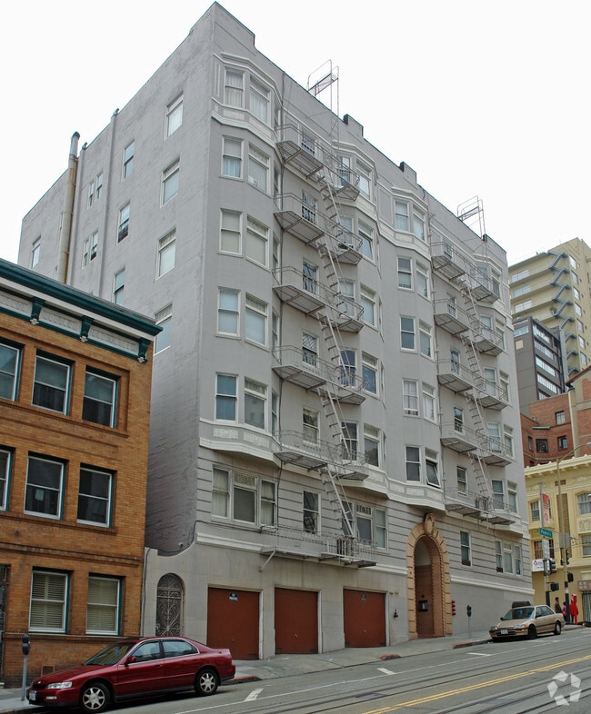 Building Photo - Low Apartments