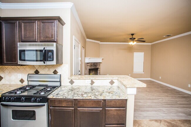 Building Photo - Charming 4 Bedroom, 2 Bath Two-Story Duplex