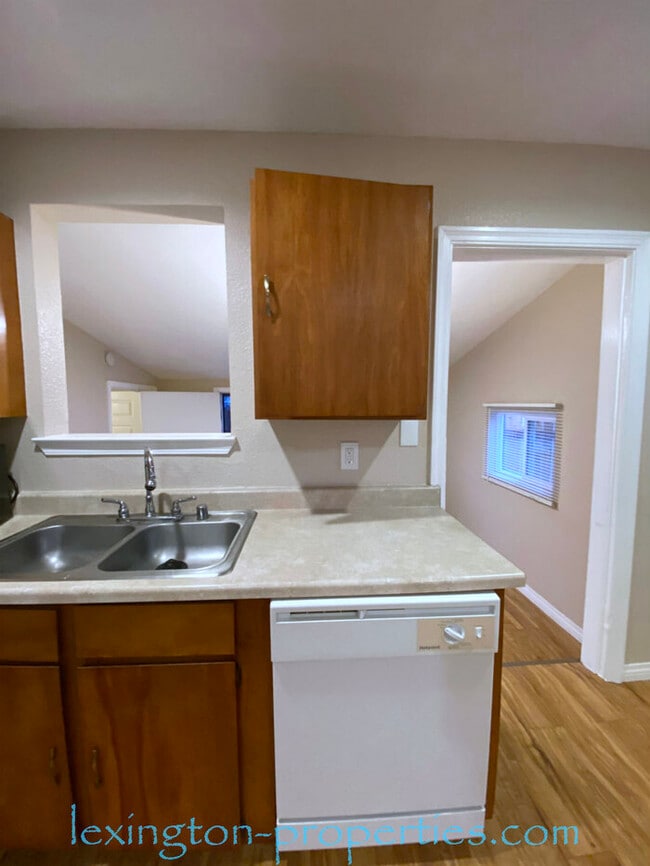 Building Photo - Beautifully Upgraded, 3BD/1BA Carmichael Home, off Fair Oaks Blvd!