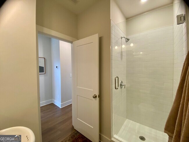 Building Photo - 1295 Longreen Ter NW