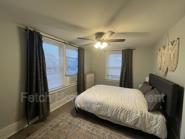 Building Photo - 834 W Main St