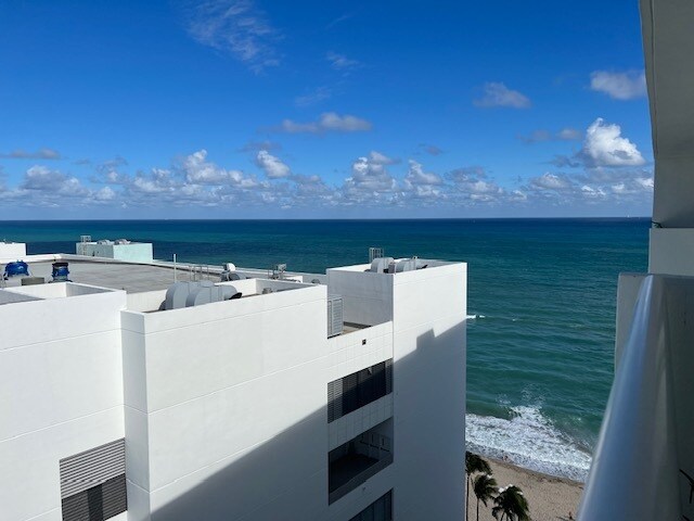 Building Photo - 3725 S Ocean Dr