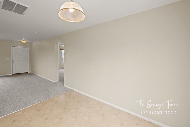 Building Photo - CHARMING 3BD/2BA CONDO featuring FRESH UPDATES - Security Deposit Waiver Available