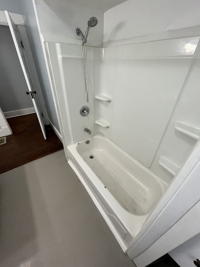 Building Photo - 735 W 3rd St