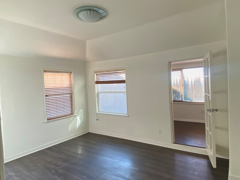 Building Photo - 8731 Holloway Dr