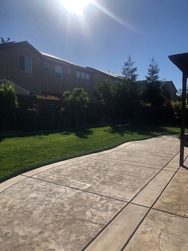 Building Photo - Beautiful Manteca Home in Quiet Neighborhood