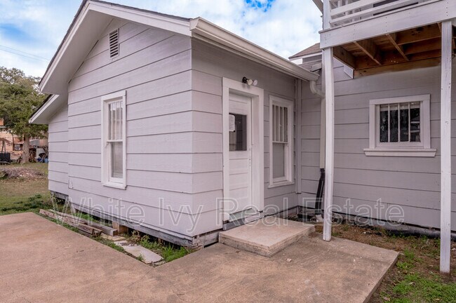 Building Photo - 200 W Caroline St