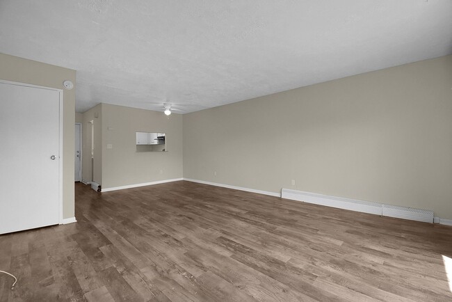 Building Photo - 2 Bedroom Townhouse w/Basement Apartment