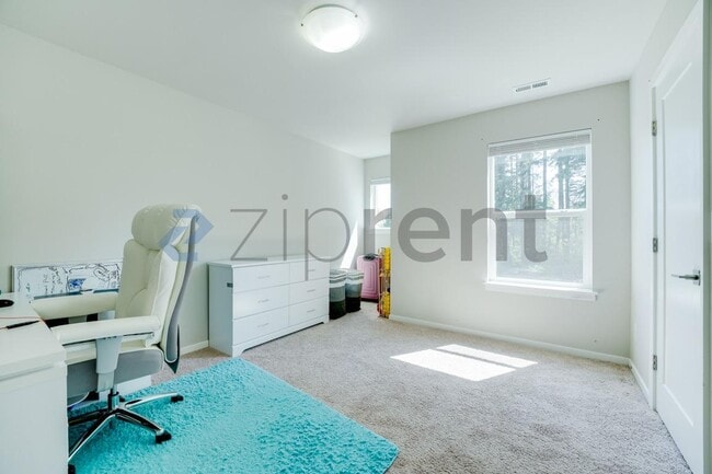 Building Photo - Unit