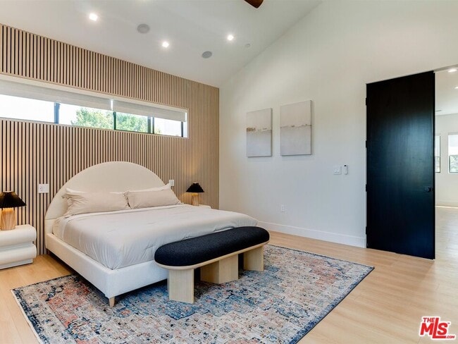 Building Photo - 5929 Hesperia Ave