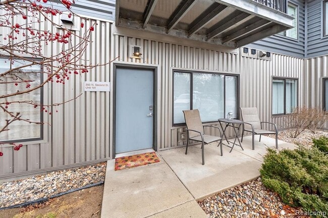 Building Photo - 293 N 2nd St