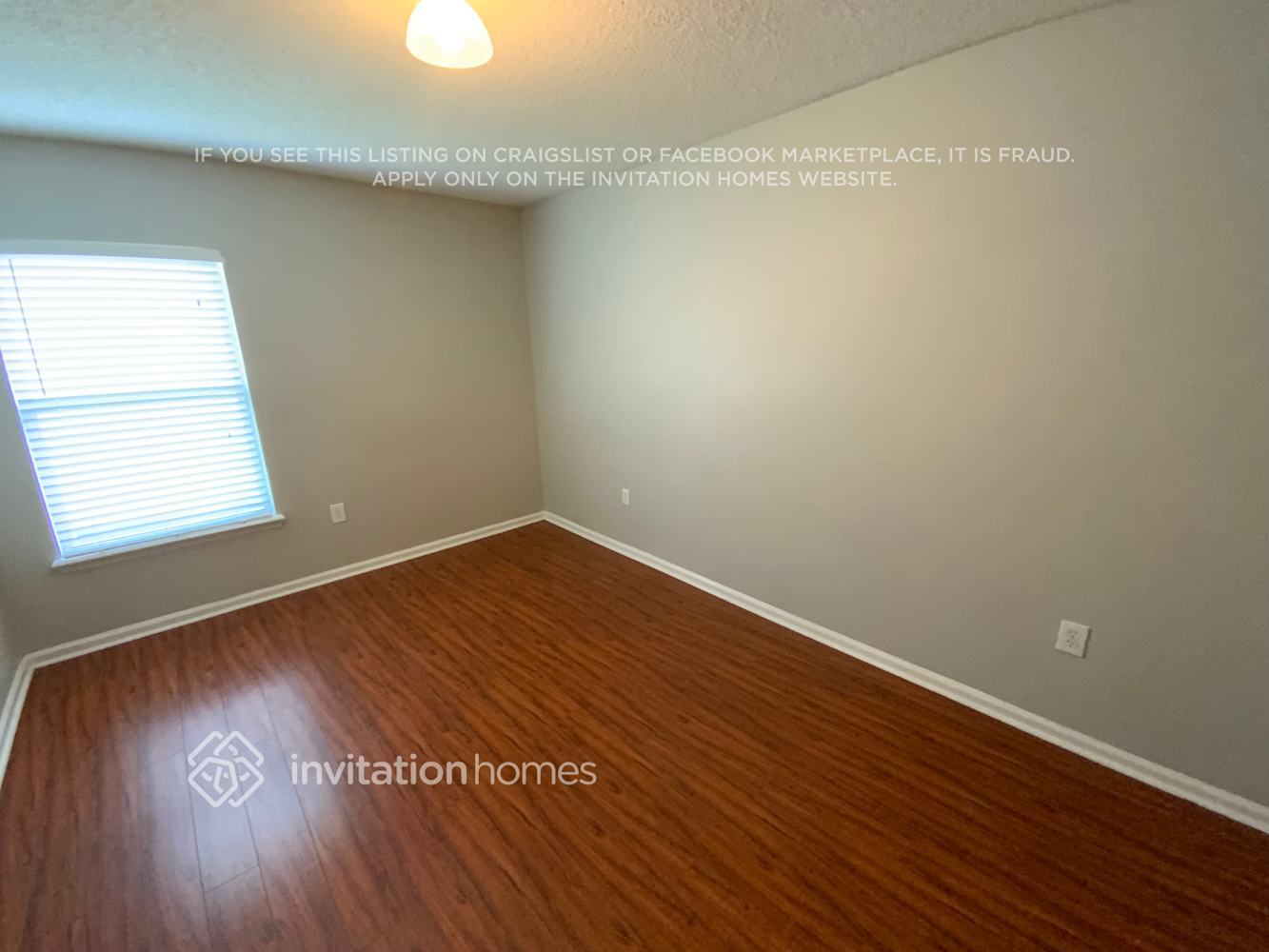 Building Photo - 909 N Lilac Loop