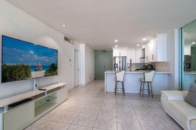 Building Photo - 3140 S Ocean Dr