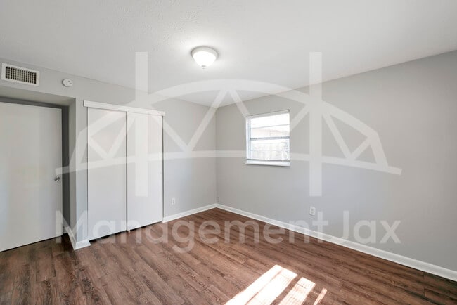Building Photo - 1586 W 36th St