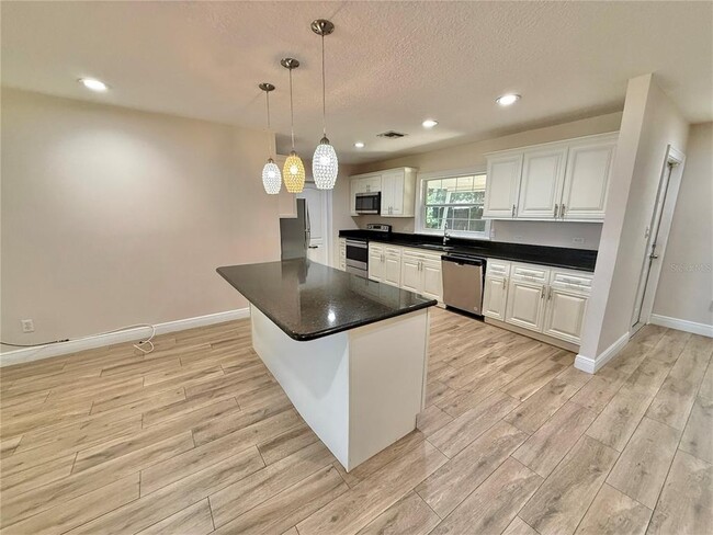 Building Photo - 2810 Flowertree Rd