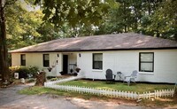 Building Photo - Athens duplex Cedar Shoals