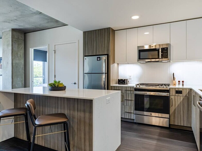 Building Photo - 1550 NW Naito Pkwy