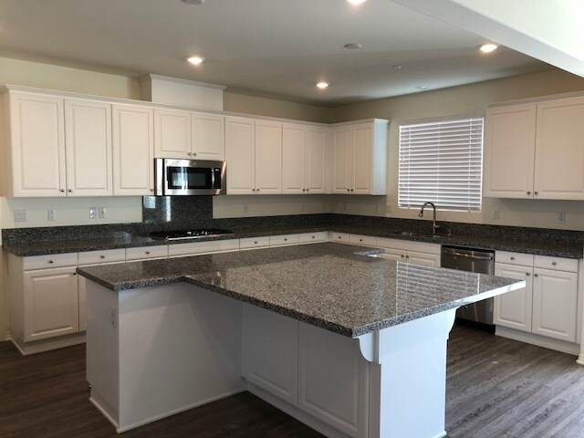 Building Photo - Like New- Home In Menifee!!!