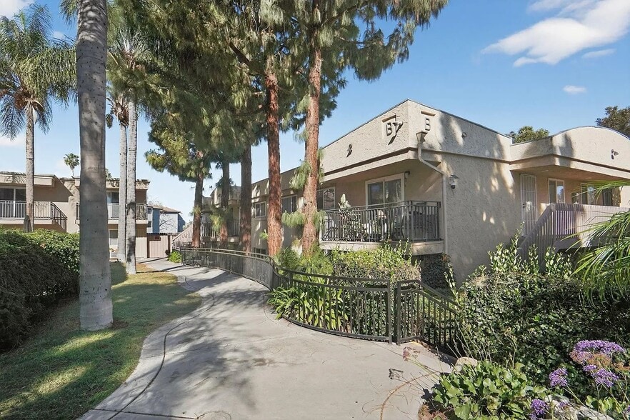 Building Photo - 9860 Dale Ave