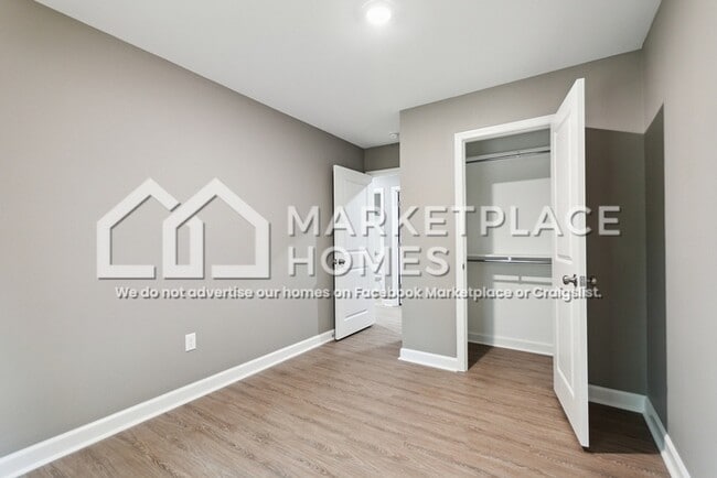 Building Photo - 814 W 21st St