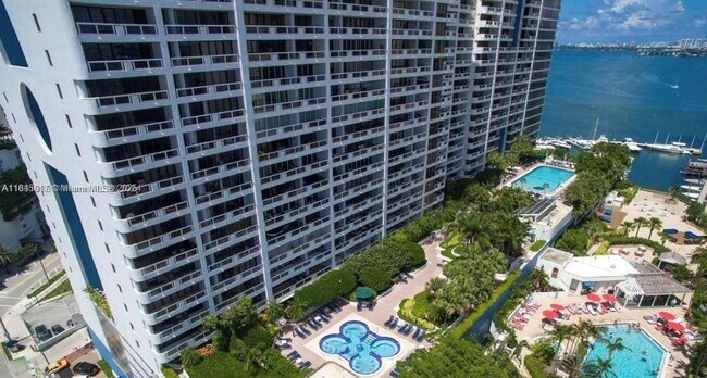 Building Photo - 1717 N Bayshore Dr
