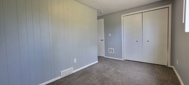 Building Photo - 1612 S Liddesdale St