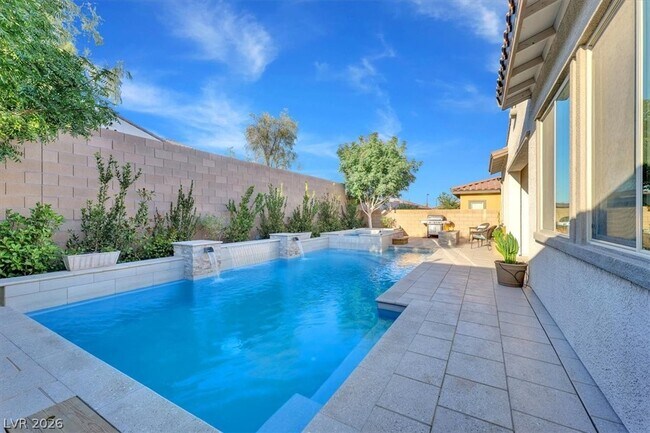 Building Photo - 9936 Wildhorse Cyn Ave