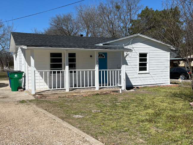 Primary Photo - 1319 E Marvin Ave