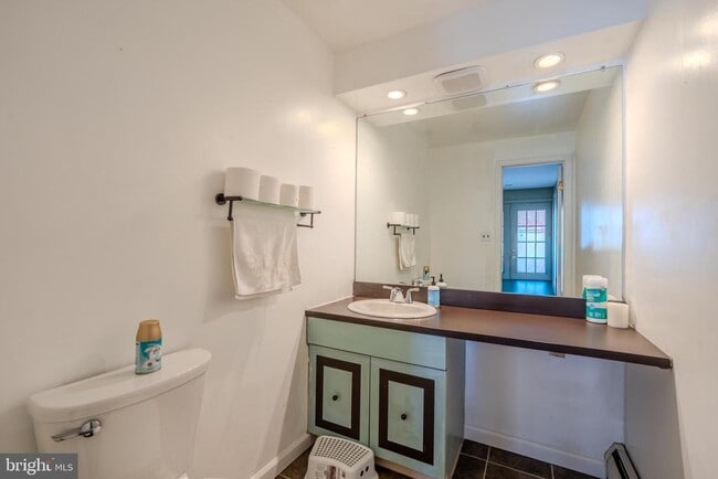 Building Photo - 128 Henley Rd