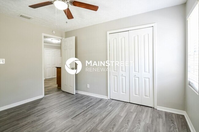 Building Photo - 3 Bedroom Pet-Friendly Home in Tampa, FL with Main Street Renewal