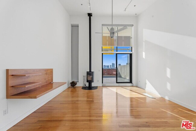 Building Photo - 1850 Industrial St