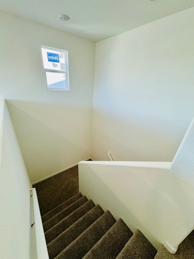 Building Photo - REDUCED!  BRAND NEW - 5 Bedroom + Loft, 3 Bath Beautiful Home WITH SOLAR!