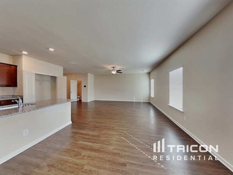 Building Photo - 513 Moline Wy