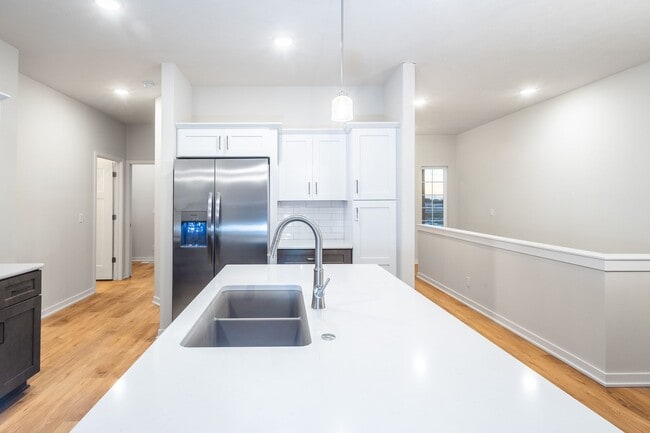 Building Photo - Top Of The Line Newly Built Duplex!