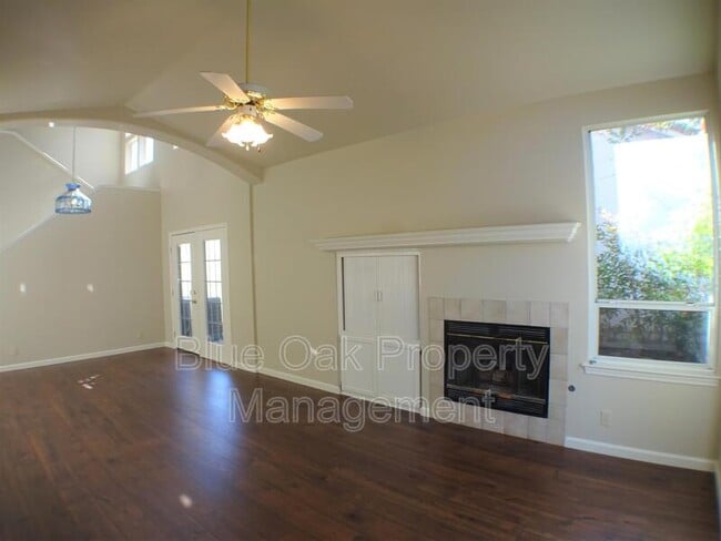 Building Photo - 242 Mission Serra Terrace