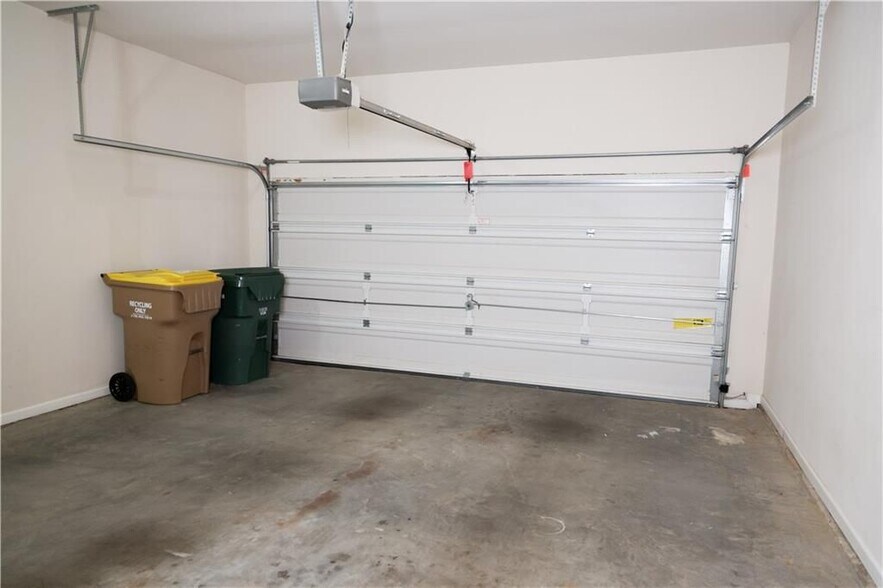 Building Photo - 6335 Waveland Dr